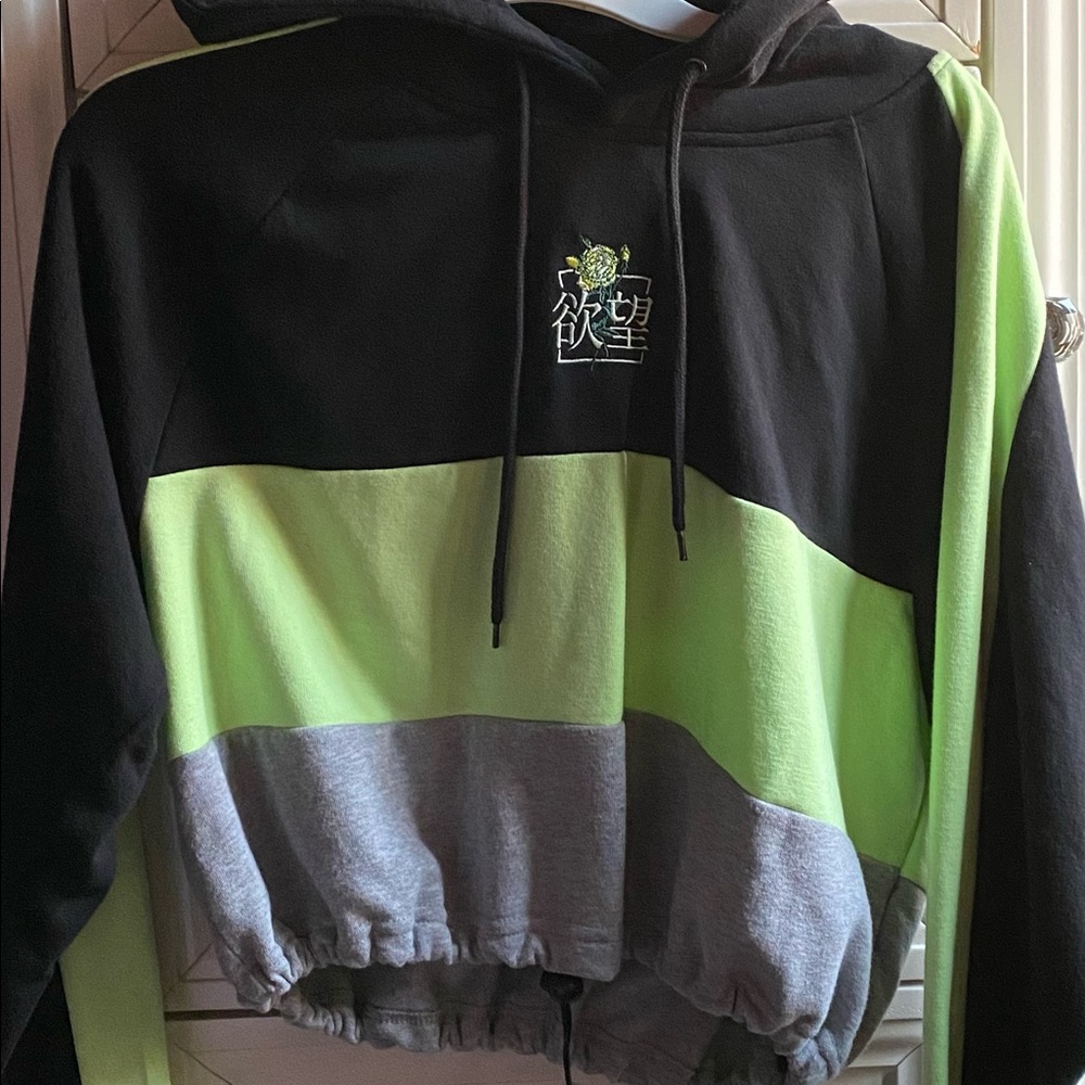 By Samii Ryan Kanji Blossom Colorblock Black & Green Crop Hoodie